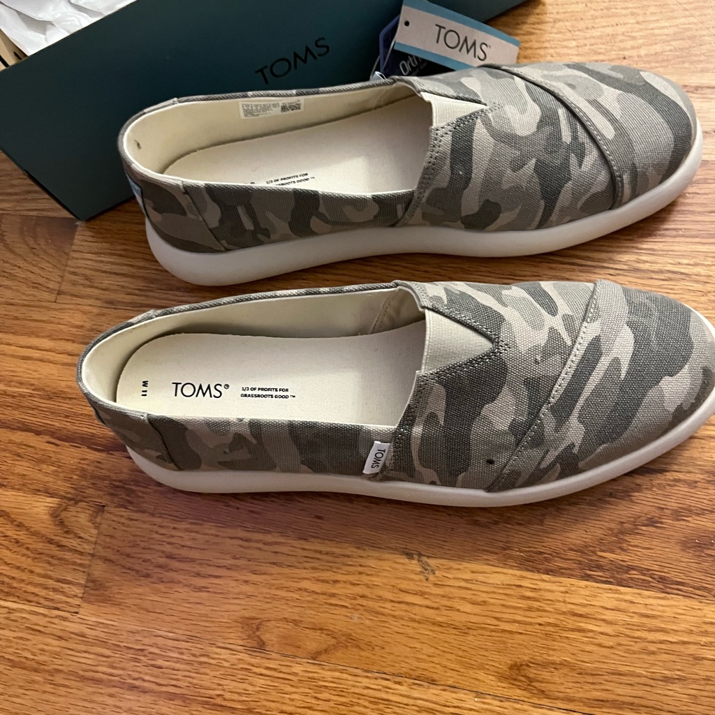 Brand New Toms Womens Size 11
